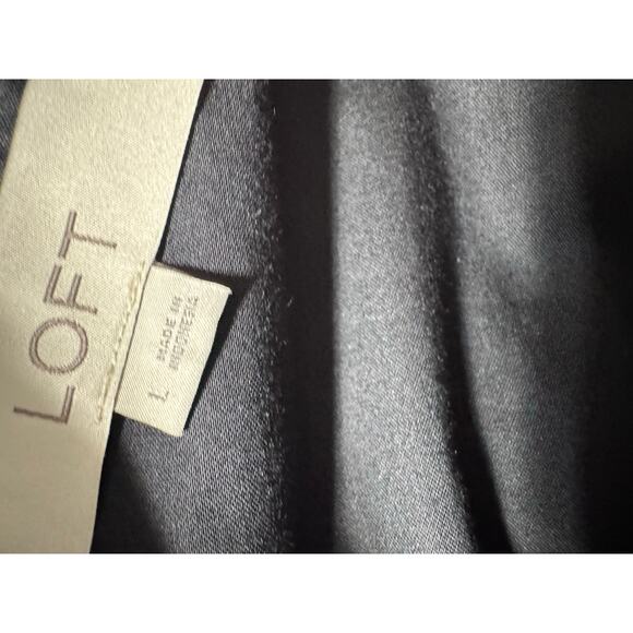 LOFT Vee Black Blouse Large - Picture 3 of 4